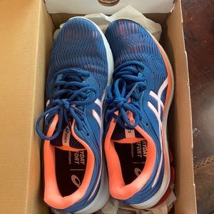 Women’s size 7.5 running shoes ASICS